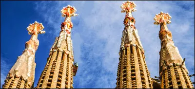 Combien de tours possède la Sagrada Familia ?