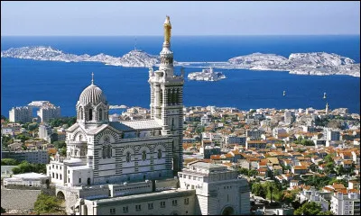 Km 51,8 : Saint-C&eacute;r&eacute;. Situ&eacute;e au carrefour des routes du Limousin, de l'Auvergne et du Quercy, Saint-C&eacute;r&eacute; se trouve &agrave; quelques distances de grandes villes. &Agrave; votre avis, quelle est la plus proche parmi les trois que je vous propose ?