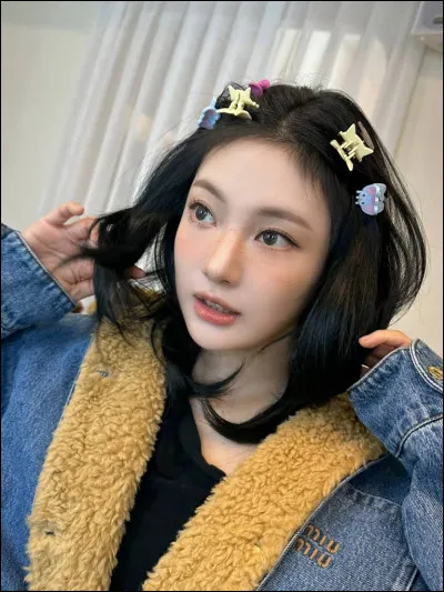 En mai, Aespa a sorti son ... album.