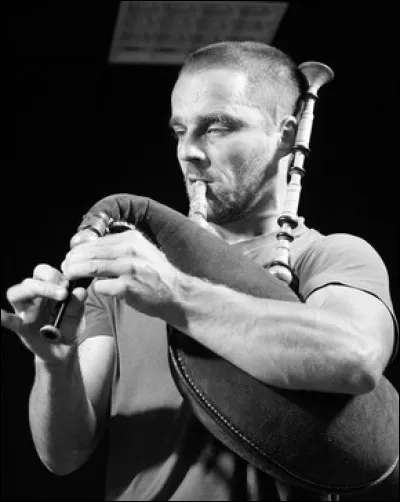 Cet instrument traditionnel constitué d'une poche à air n'est autre que...