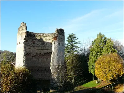 Quel nom portait l'actuelle ville de Périgueux dans la Gaule romaine ?
