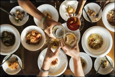 Réveillon chez ".............", "..........." et Carole et Ted et Alice