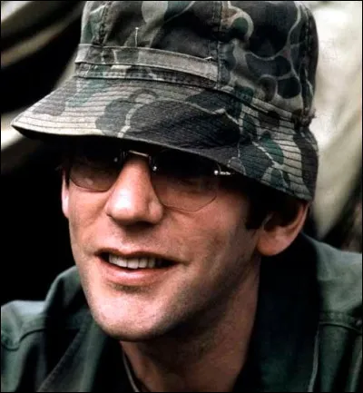 Il était le capitaine Benjamin Franklin Pierce dit "Hawkeye", chirurgien dans un hôpital militaire, dans ce film de 1970 :