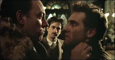 Dans quel film italien, sorti en 1976, est-il Attila, un contremaître fasciste ?