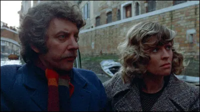 Dans ce film, il est John Baxter, marié à Laura (Julie Christie) ; ils séjournent à Venise après la mort par noyade de leur fille :