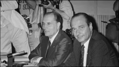 Quelle est la définition du mot "cohabitation" (dans le sens politique du terme) ?