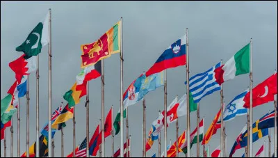 Comment est défini le terme de "souveraineté" (dans le sens politique du terme) ?