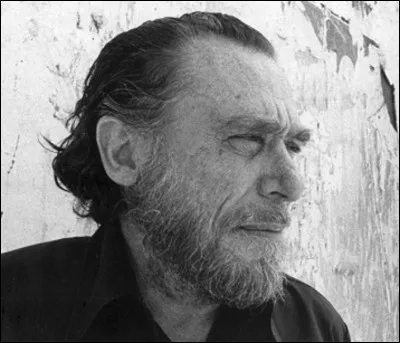 Qui est cet écrivain, auteur du recueil de nouvelles intitulé ''Un carnet taché de vin'' ?