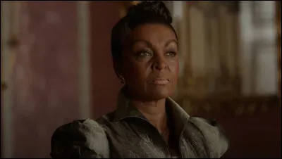 Voici ici Lady Danbury. Dans quelle série Netflix la voit-on ?