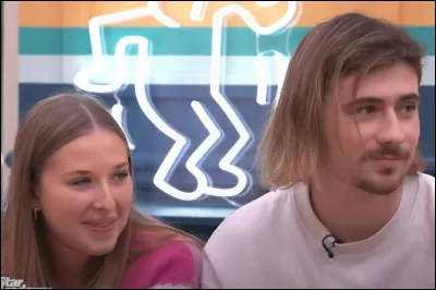 Quelle est la première chanson que Héléna et Pierre ont partagée ?