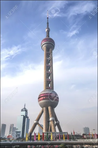 "La Perle de l'Orient" est le nom de la tour de télévision située à Hong-Kong.
