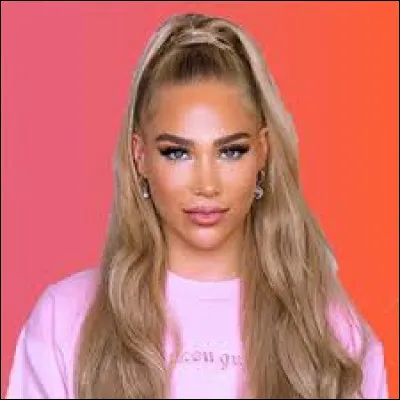 Qui est cette youtubeuse ?