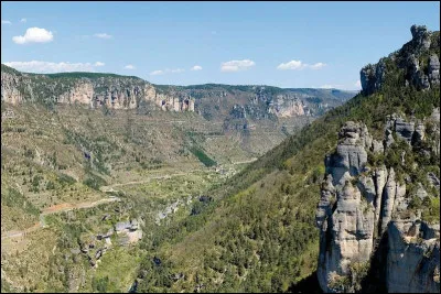 Quelle est cette rivière, longue de 38 km, qui coule dans le sud du département à travers une profonde vallée avant de rejoindre le Tarn ?
