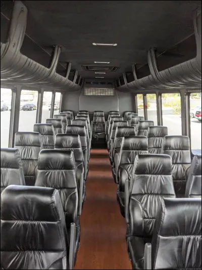 Mise en situation : 
"Après cet incident tu décides de prendre le bus pour rejoindre ta cousine au cinéma." Tu t'assois à côté du garçon...