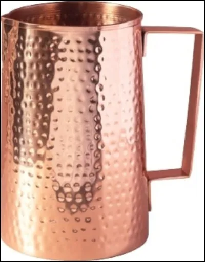 Mise en situation : 
"Une fois les cours du matin fini, tu vas manger. À un moment, tu vas chercher un pichet d'eau mais tu le renverses sans faire exprès sur un garçon qui te dit...