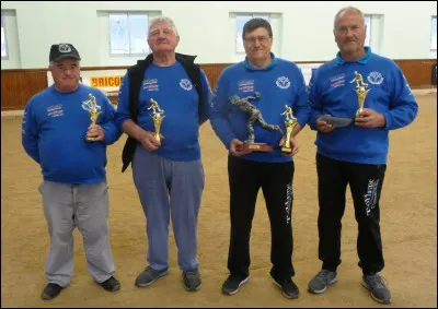 Quel nom donne-t-on à une équipe de 4 joueurs de boules ?
