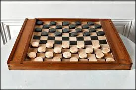 Combien de cases sur un plateau du jeu de dames ?