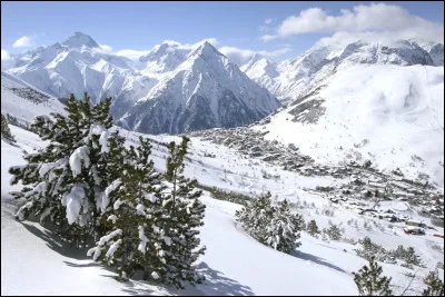 Comment se nomme le plus haut sommet des Alpes ?