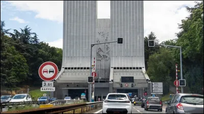 Que devez-vous ajouter à "fou" pour trouver le nom d'un quartier de la ville de Lyon...