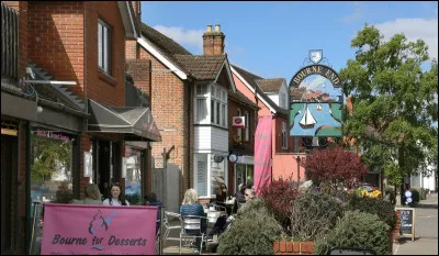 Terminons notre balade à Bourne End. Baignée par la Tamise, elle se situe...