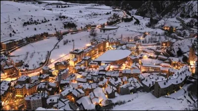 Environ 4700 personnes cohabitent à Canillo, petite ville de ce pays :