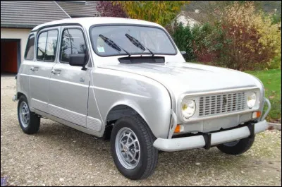 Suite au choc pétrolier de 1973, quelle version économique sort en 1978 identifiable avec ses bas de caisse en plastique gris ?