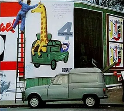 Dès 1963 sort un modèle fourgonnette avec une trappe permettant de transporter des produits longs (échelle, tuyaux...). Quel est le nom de cette trappe astucieuse ?