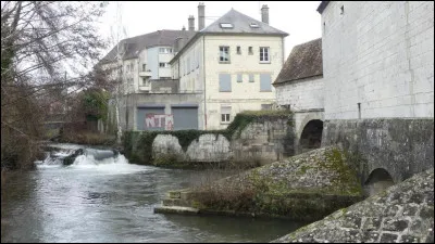 Quelle est cette rivière, longue de 94 km, qui prend sa source dans le Pays de Bray, arrose Beauvais et coule vers le sud-est pour rejoindre l'Oise ?