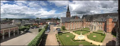 Quelle est cette petite ville de 3 500 habitants, située dans nord-ouest du département, connue pour son château des XVIe et XVIIe siècles ?