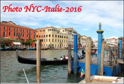 Quelle est cette ville italienne en V, capitale de la Vénétie qui s'étend sur 121 îles reliées par 435 ponts ?