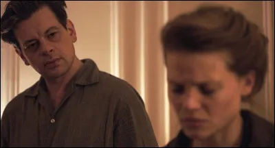 Plus près de nous, Benjamin Biolay était Dionys Mascolo, aux côtés de Mélanie Thierry et Benoît Magimel dans ce film sorti en 2017 :