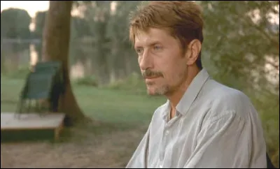 En 1992, il reçoit le César du meilleur acteur pour son rôle dans ce film de Maurice Pialat :