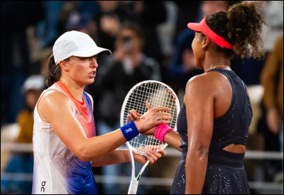 Iga Swiatek est à un point de se faire éliminer par Naomi Osaka au 2e tour.