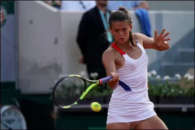 Chloé Paquet se hisse au 3e tour du tableau simple dames.