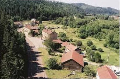 Je vous emmène à présent en Lorraine, à Bois-de-Champ. Village (sans clocher) de l'arrondissement de Saint-Dié, bordé par la Mortagne, il se situe dans le département ...