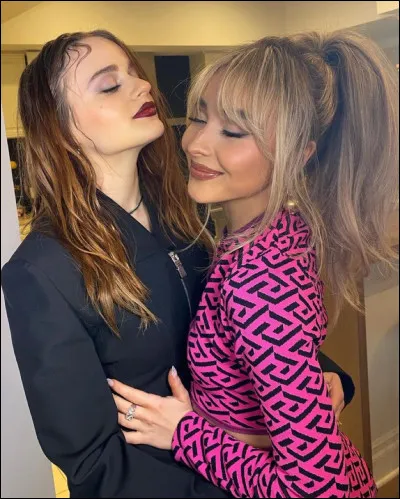 Comment sa meilleure amie sur la photo s'appelle-t-elle ?