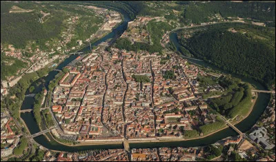 Dans quelle ville pourriez-vous retrouver la fameuse ''Boucle'' ?