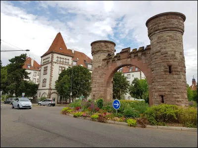 Les quartiers Nordfeld, Dornach et Bourtzwiller se trouvent à...