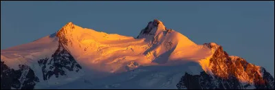 Le massif du Mont-Rose est situé à la frontière entre ...
