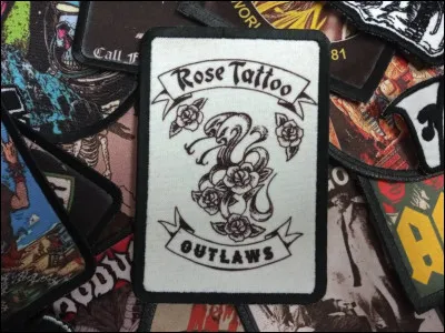 De quelle nationalité le groupe de rock Rose Tatoo est-il ?