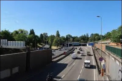 Que devez-vous ajouter à "per" pour trouver le nom d'un boulevard circulaire de 35,04 km, situé en Île-de-France...