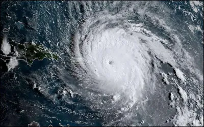 Quel est le nom du phénomène climatique qui se caractérise par des températures anormalement élevées de l'eau dans la partie est de l'océan Pacifique sud ?