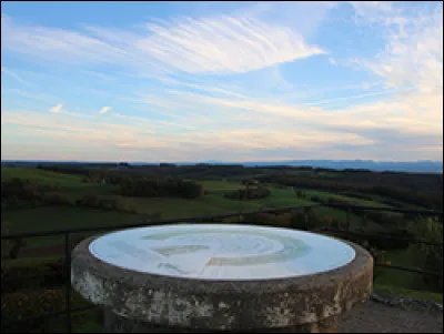 A quelle altitude situez-vous le point culminant du département ?