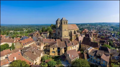 Quelle est cette ville de 4 000 habitants, petite sous-préfecture située dans le nord-ouest du département ?