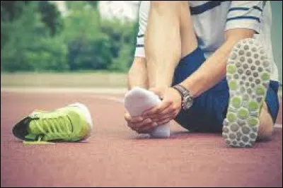 Km 34,1 : Lieuran-lès-Béziers. Le château de Ribaute est un bâtiment de la fin du XVIe siècle. Le corps de bâtiment central, avec son escalier, ses voûtes en pendentif, ses trompes et ses toitures en pavillon, date du règne de Henri IV. En architecture, que sont les trompes ?