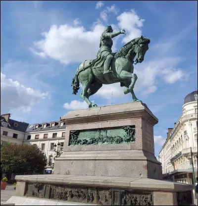 Km 126,7 : Saint-Bauzille-de-Montmel. La légende veut que Baudille soit venu pour évangéliser la région nîmoise. Décapité à la hache par les païens, sa tête a roulé et à chaque rebond une source a jailli. De quelle ville venait-il (toujours d'après la légende) ?