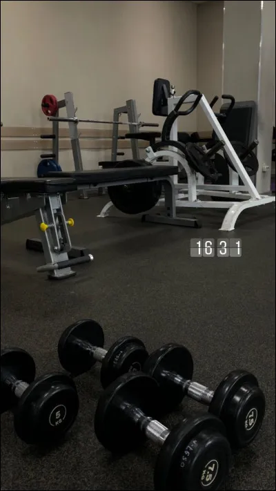 [...] haltère est utilisé le plus souvent pour muscler les bras.