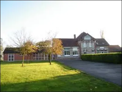 Nous terminons cette balade dans les Hauts-de-France, à Villers-Tournelle. Village de l'arrondissement de Montdidier, il se situe dans le département ...