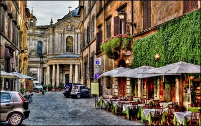 À quel chanteur faut-il attribuer le titre "Dans les rues de Rome" ?