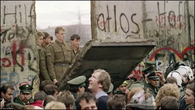 Quand a eu lieu la chute du mur de Berlin ?